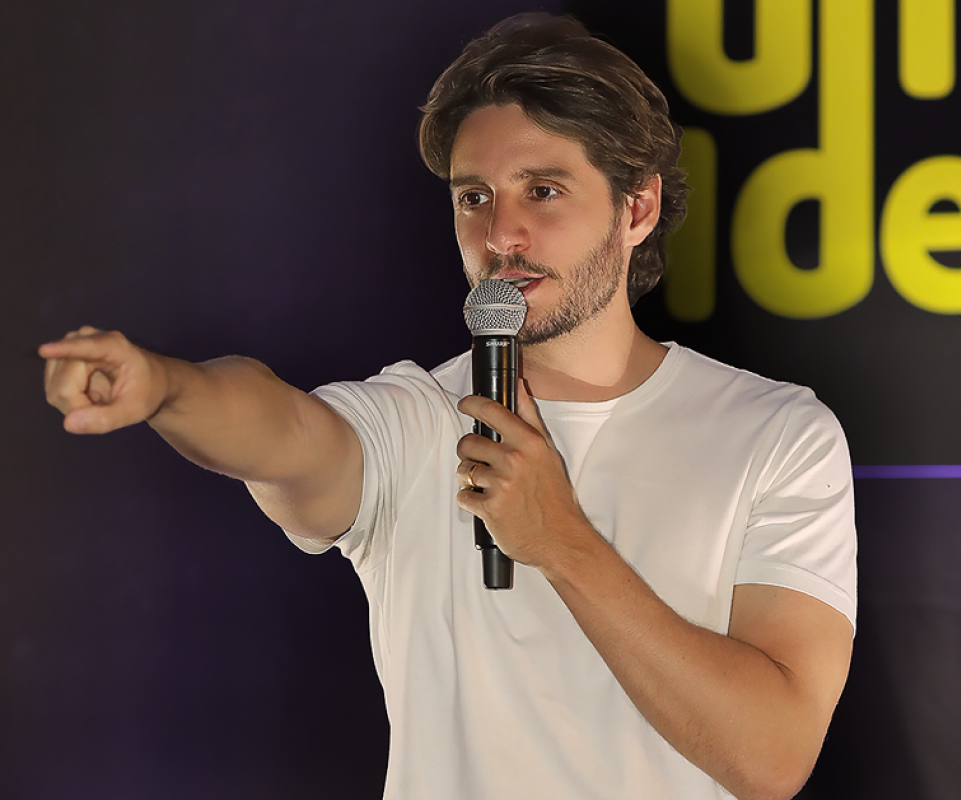 LeandroApontando